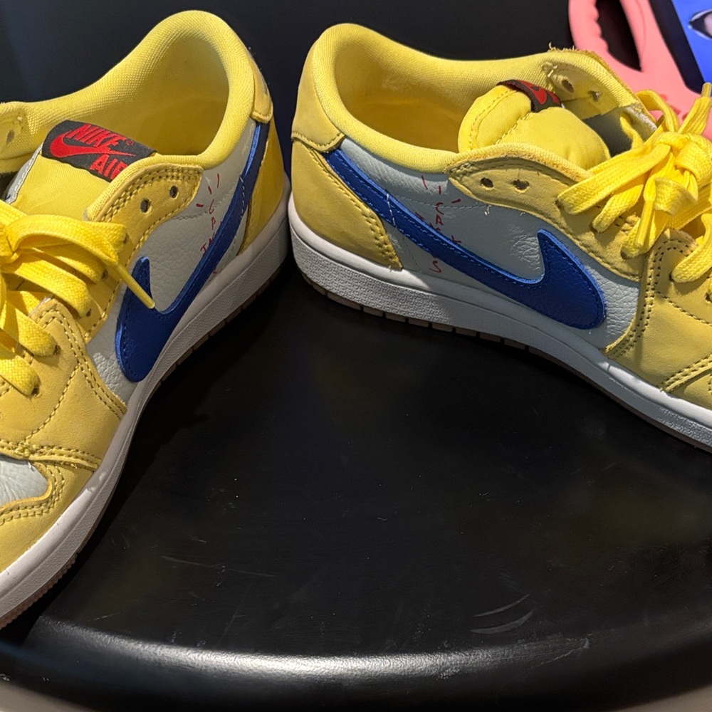 Nike Yellow White Blue Low-Top Athletic Shoes